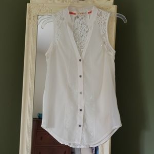 Off-white lace button up sleeveless top